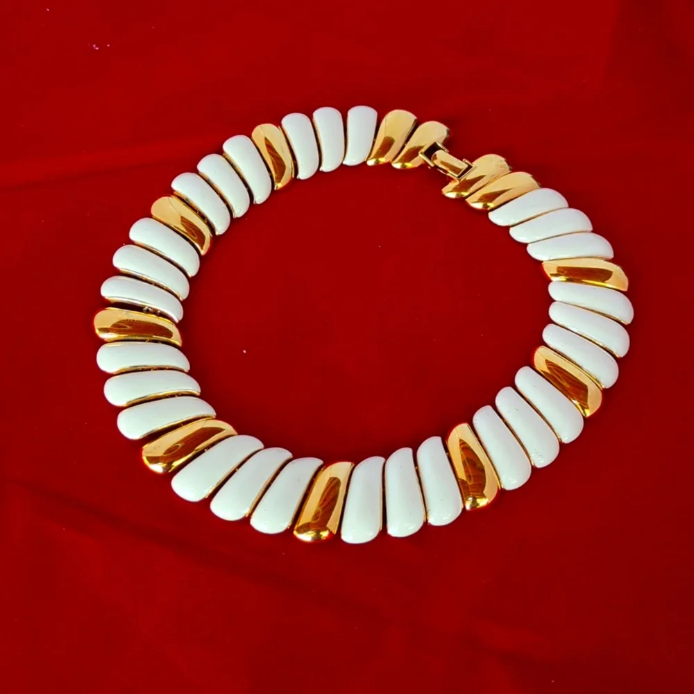 Monet Choker Beige Gold Tone Designer Signed Vintage 1980s 1990s. - Picture 2 of 14
